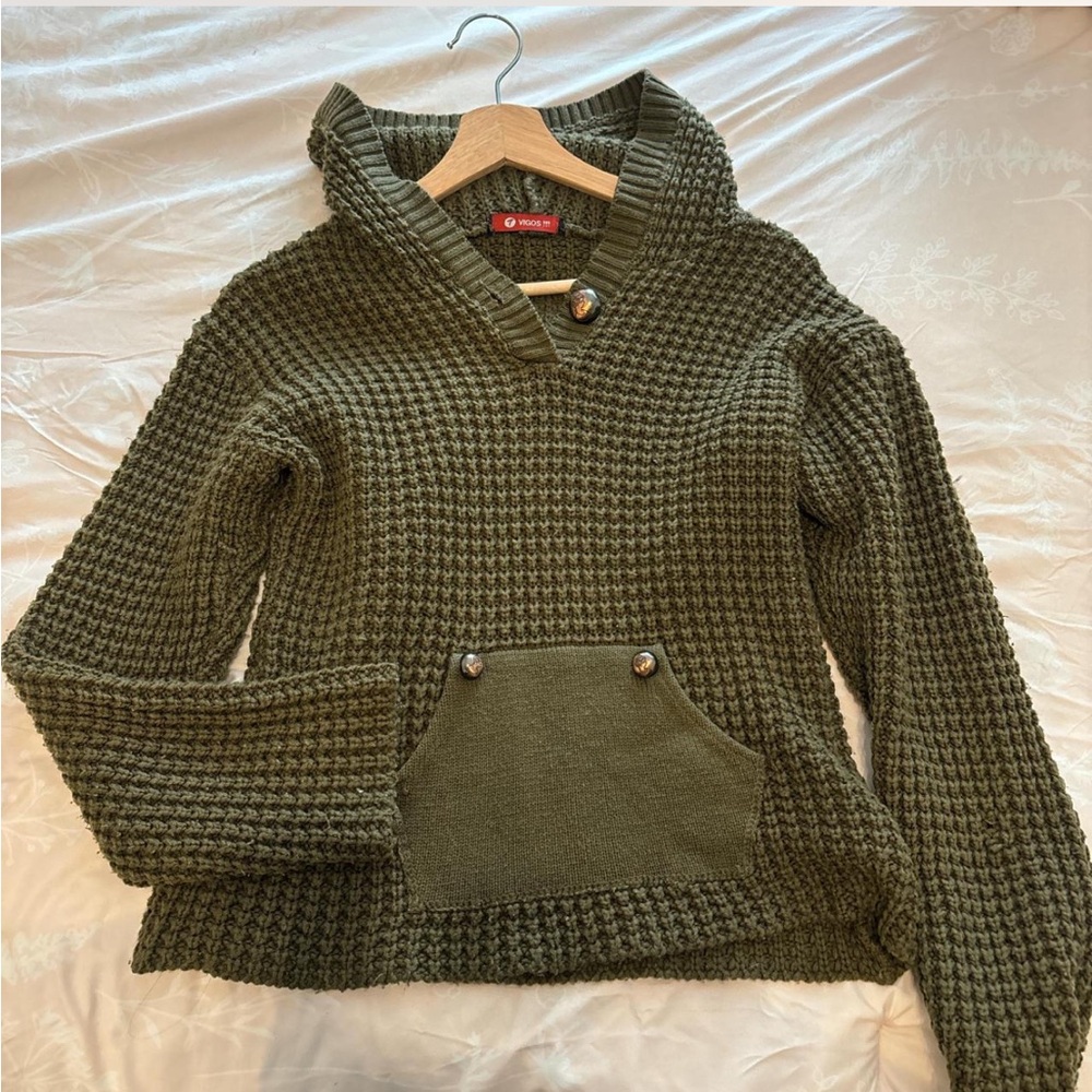 Cute forest green knit sweater with hood